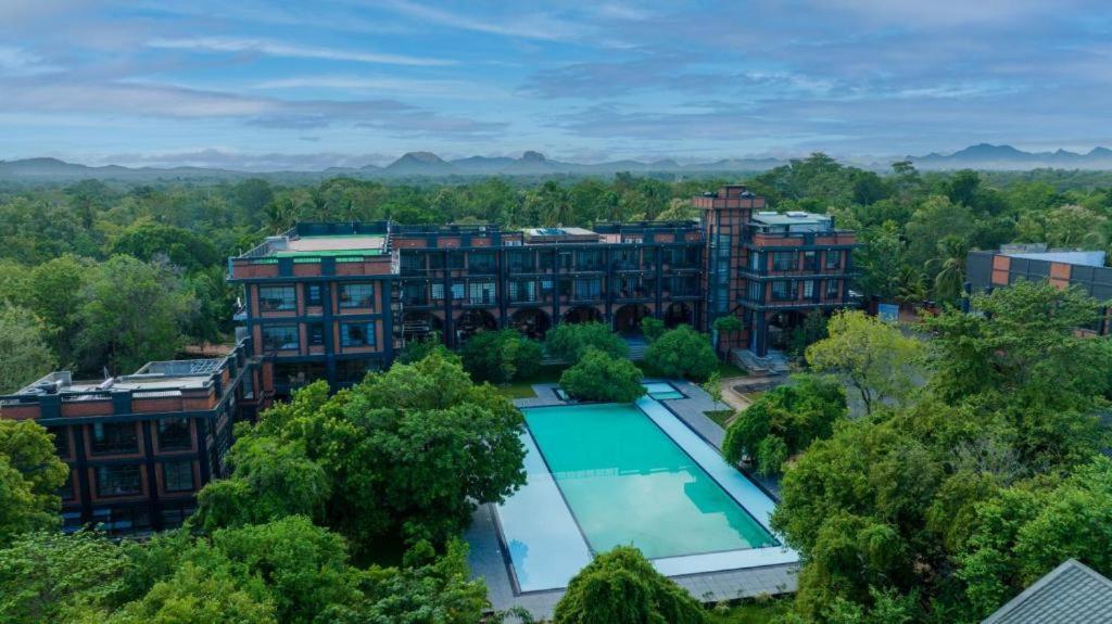 Covanro Sigiriya - Brand New Luxury Hotel Exterior photo