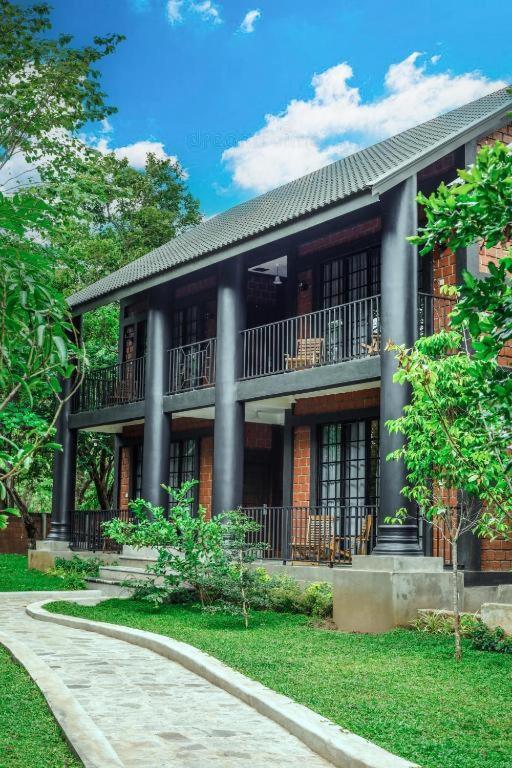 Covanro Sigiriya - Brand New Luxury Hotel Exterior photo
